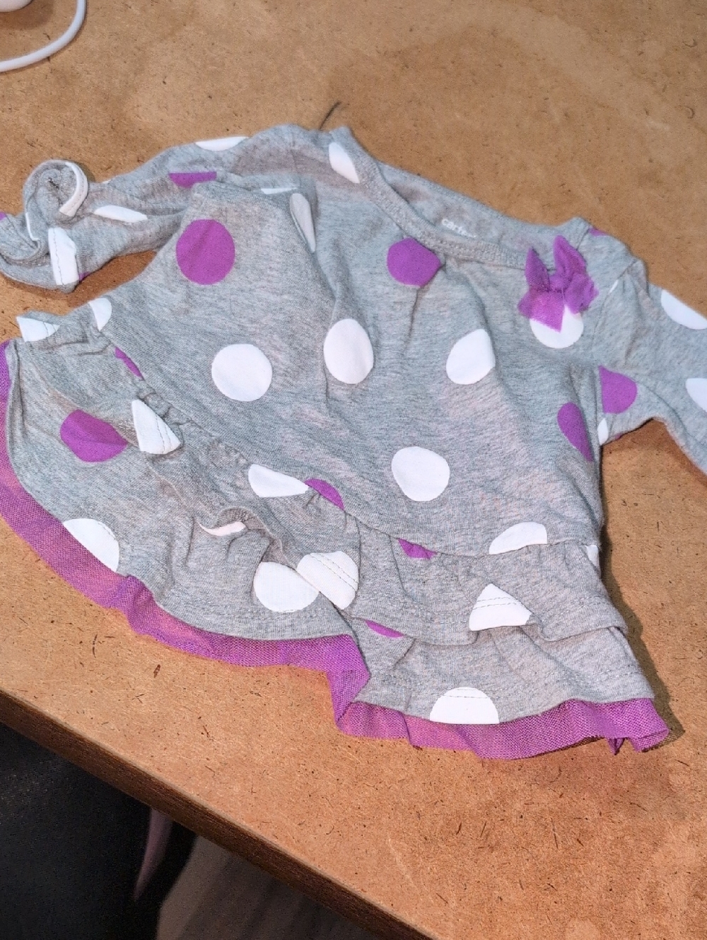 ❤️‍🔥10/$10❤️‍🔥 GUC Baby Girls Carter's Gray Polka Dot Ruffle Top Size 3M
